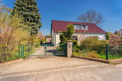 Berlin-Malchow: Doppelhaushälfte mit großzügigem Gartengrundstück