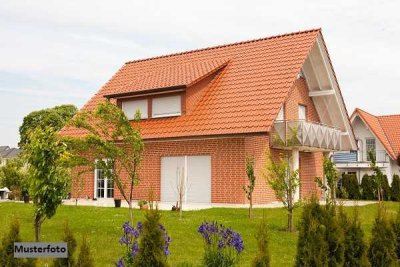 Beidseitig angebautes Einfamilienhaus nebst Scheune