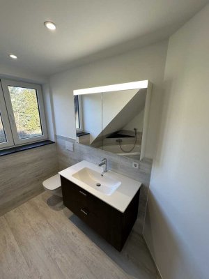 Exklusive 2,5‐Zimmer‐DG‐Wohnung (ca.75 m²) – Erstbezug nach Sanierung mit Erdwärme in Zwönitz-Dorfch