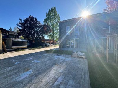 ERSTBEZUG +++ Großzügiges Doppelhaus mit Garten und optionaler Einbauküche +++
