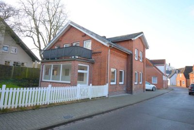 Sanierte OG Wohnung mit Balkon in zentraler Lage in Wesselburen