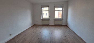 Geräumige Familienwohnung in zentraler Lage mit Garage und eigenem Garten!