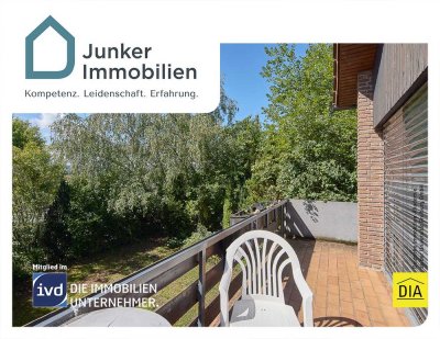 Waldenbuch: Freistehendes Einfamilienhaus mit Einliegerwohnung, Garten und Außenpool