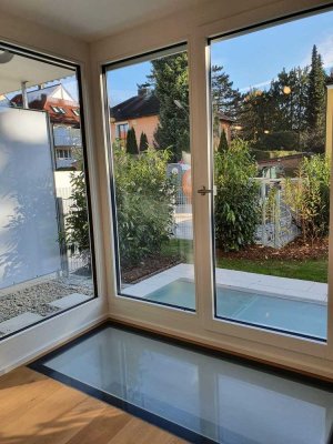 Schicke, ruhige 2-Zi. Wohnung, Vorgarten, Einbauküche, Keller, Stellplatz, BJ 2021 Wärmepumpe