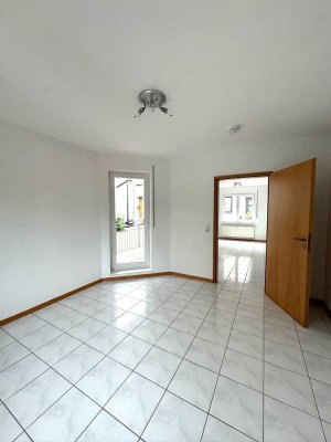Exklusive 3-Zimmer-Erdgeschosswohnung mit EBK/Balkon/Parkplatz/Abstellraum in Trier-Süd