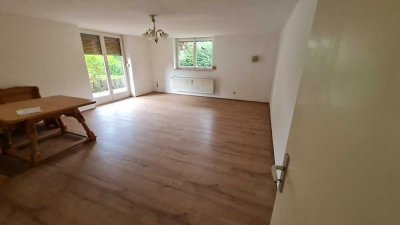 Freundliche 2-Raum-Souterrain-Wohnung mit Terrasse in Rimsting