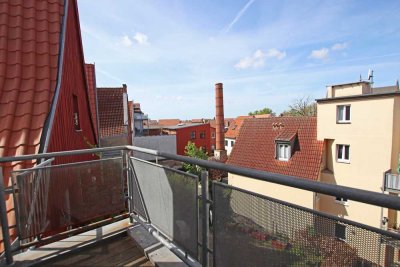 Großzügiges, helles Altbau-Studio (54 m²) in der Wismarer Altstadt - sofort verfügbar