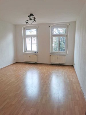 ***3-Zimmer mit Laminat, AR, EBK, Tageslichtbad mit Wanne***