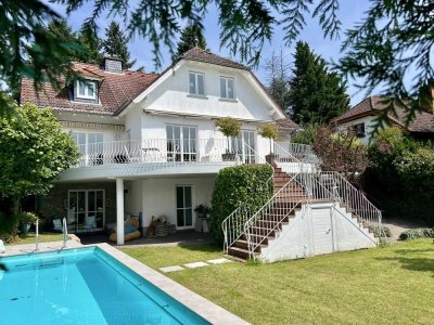 Luxury 3064 sq.ft. sunny Family Home, Hillside Location, Pool