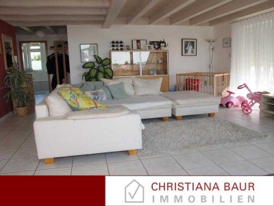 Maisonette: 4,5 Zi. auf 2 Ebenen + 2 GARAGEN + 1 STELLPLATZ