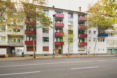 City-Chance mit zwei Balkonen: Altstadt, Rhein und Modernisierungsoption