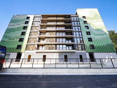 Sonnenbalkon und stilvolle Ausstattung: elegante 2-Zimmer-Wohnung mit moderner Einbauküche