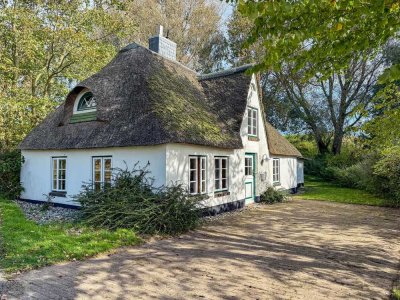 Zuhause mit Herz und Geschichte
Reetdachkate