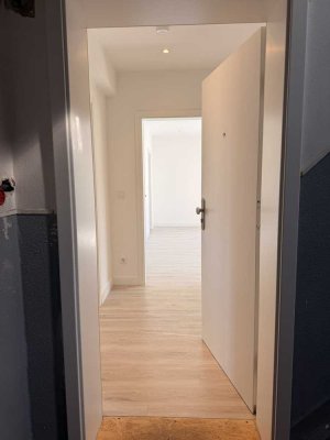 Komplett Sanierte 2 Zimmer-Wohnung (1WZ/1SZ) mit großer Wohnküche