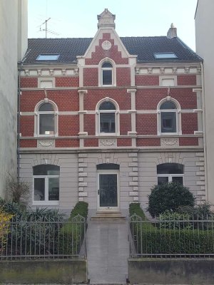 Repräsentatives Praxis/Büro/Wohnhaus mit 10 Zimmern in Bonn-Beuel Mitte (Erstbezug nach Sanierung)