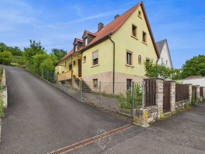 Charmantes Einfamilienhaus mit Scheune und großem Grundstück in Versbach