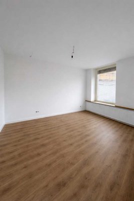 Frisch sanierte 1- Zimmer-Wohnung mit  große Küche