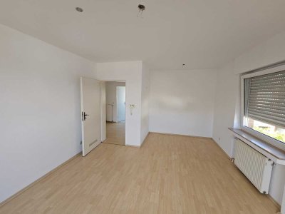 Schöne 2 Zimmerwohnung mit Balkon und Ausblick nach Köln