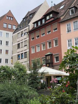 2020 grundsanierte 2,5-Zimmer-Wohnung 94 qm . In der Fußgängerzone, mitten in der Altstadt