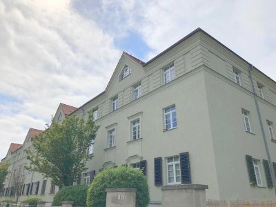Helle 2- Zi- Altbauwohnung mit Loggia und Garten*