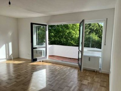 Perfekt geschnittene 3-Zimmer Wohnung mit zwei Balkonen und Blick ins Grüne in München-Trudering