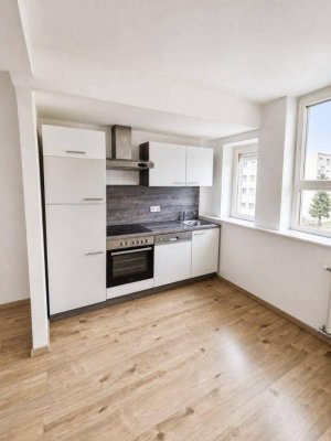 Wunderschöne, helle Dachgeschoßwohnung in ruhiger Wohngegend in Graz, nähe Zentralfriedhof, 64m², 3 Zimmer, neu renoviert zum TOP-Preis!! -> FREIES PARKEN - KEINE PARKZONE!!