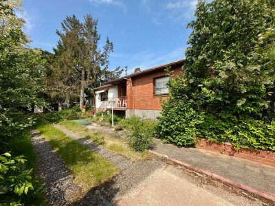 Einfamilienhaus mit Gästehaus auf großem Grundstück