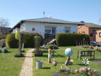 Urlaub Zuhause! Renovierter Bungalow mit Gartenbereich als Teileigentum in Kreuzau.
