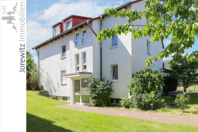 Bi-Milse: Renovierte, gut geschnittene 3 Zimmer-Wohnung mit Loggia und 2 Tiefgaragenstellplätzen