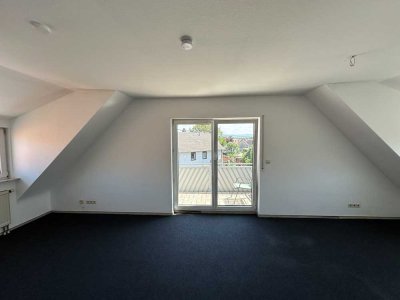 Helle 3-Zimmer-DG-Wohnung mit Balkon und Keller in Rastatt-Wintersdorf