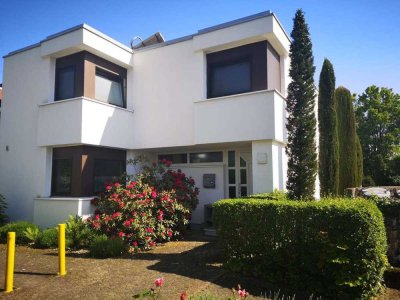 Gepflegtes Reihenendhaus, 4 Schlafzimmer, toller Außenbereich, Naturpool, Stellplatz