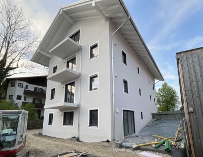 Erstbezug: helle 3,5-Zimmer-Wohnung mit EBK und Balkon in Holzkirchen