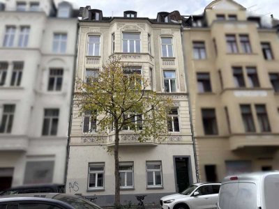 Altbaucharme im Kölner Agnesviertel:  Ruhige 2-Zimmer-Wohnung mit Stuck und Parkett