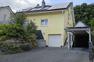 junges, freistehendes Einfamilienhaus mit 6 Zimmern und großzügigem Garten