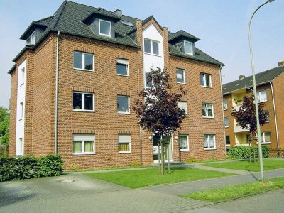 Helle gepflegte 2,5-Zimmer-Wohnung plus Dachboden mit großem Balkon