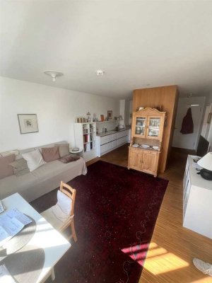 Helle 2-Zimmer-Wohnung mit Balkon und moderner Einbauküche