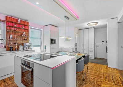 Hochwertige 3-Zimmer-Maisonette mit Maßausbau, Terrasse, Balkon & Stellplatz und Wallbox.