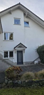 2-Zimmer Souterrain-Wohnung mit eigenem Garten in Wissen