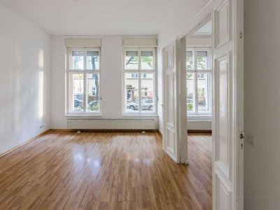Altbaucharme und Gestaltungsfreiheit: Eigentumswohnung mit Terrasse