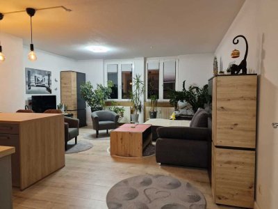 Gemütliche -helle 2 Zimmer Whg -Abstellraum * voll möbliert* Stellplatz * Lift