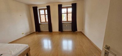 Helle 2-Zimmer Wohnung mit Balkon im 2. OG in Landshut-Altstadt