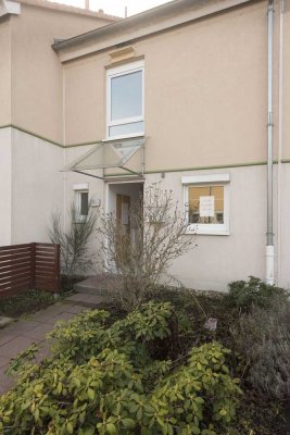 Reihenmittelhaus mit Garten und Kfz-Stellplatz in Dölau