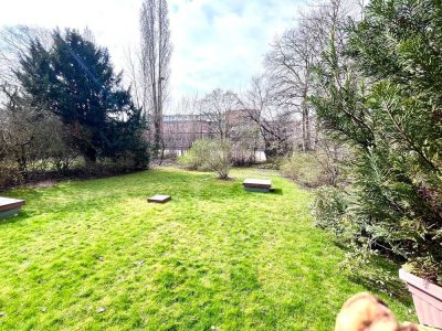 Mit ruhigen Sudwest-Balkon Nähe Eilbekkanal / 2,5-Zimmer-Hochparterrewohnung in Barmbek-Süd