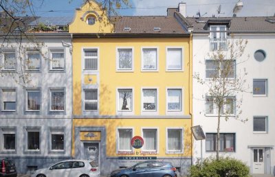 RARITÄT IM NORDBEZIRK - STILVOLLE ALTBAU-WOHNUNG IM ERDGESCHOSS MIT MANSARDE & KLEINEM GARTEN