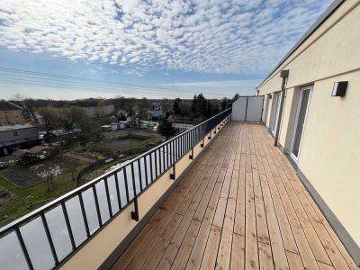 Luxurious 4-bedroom penthouse with 60-square-meter rooftop terrace, parking and kitchen