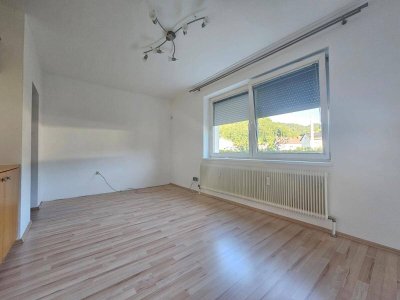 GEMÜTLICHE 2-ZIMMER WOHNUNG MIT LOGGIA IN ZENTRALER LAGE VON TERNBERG