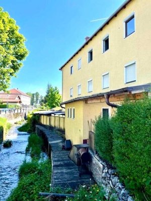 Schöne, großzügige 5-Zimmer- Altbauwohnung mit viel Potential