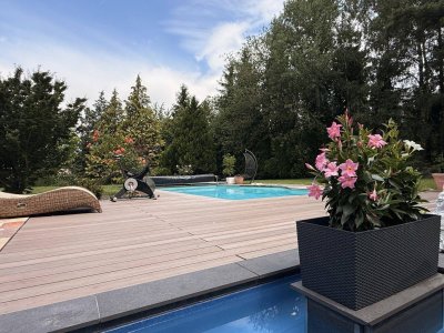 Alleinlage im Wienerwald: 1,24 ha Natur, Teich, Pool &amp; ein Haus zum Ankommen