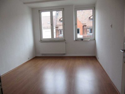 Nähe Pillenreuther Straße ! 3-Zi.-Altbau-Whg. 73 m², Balkon mit 6,5 m², Laminatböden, 4.OG ohne Aufz