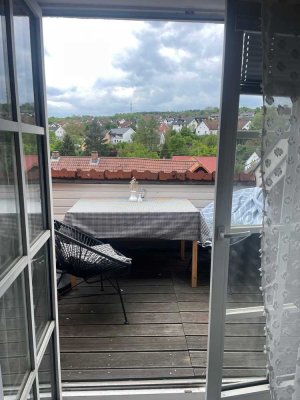 Helle 2 Zimmerwohnung mit Balkon und Küche